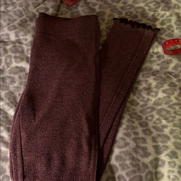 Abercrombie & Fitch XS Lounge Pants – Ruffled Hem, 25” Inseam - Picture 5 of 6